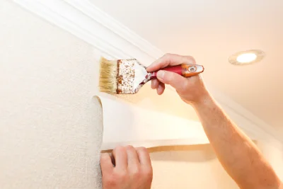 Pose de papier peint à Uchizy — revêtements muraux et toiles de verre